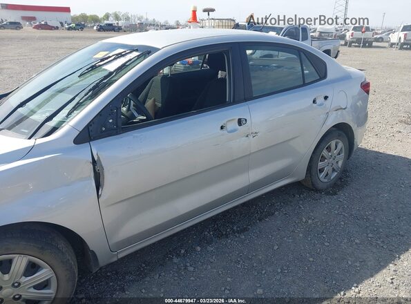 3KPA24AD7ME395587 2021 KIA RIO Silver Вид спереду