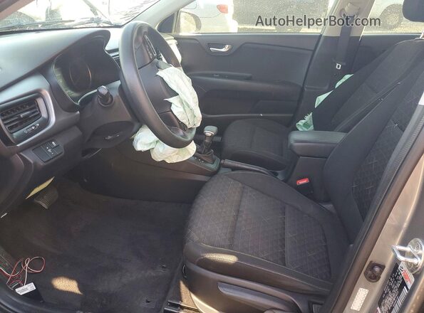 3KPA24AD7ME418253 2021 KIA RIO Серебряный Вид салона спереди