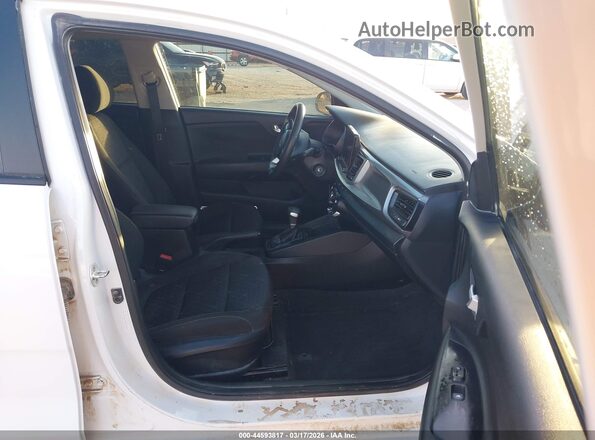 3KPA24AD7PE524075 2023 KIA RIO White Widok wnętrza z przodu