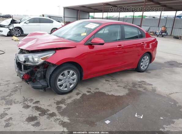 3KPA24AD8ME380452 2021 KIA RIO Red Vista tres cuartos delantera izquierda