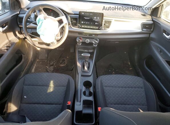 3KPA24AD8ME413644 2021 KIA RIO Серебряный Вид панели приборов