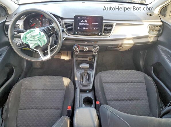 3KPA24AD8ME423221 2021 KIA RIO Silver Widok deski rozdzielczej