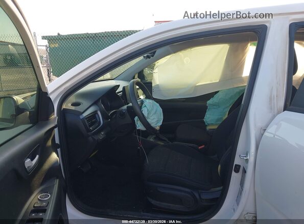 3KPA24ADXNE432469 2022 KIA RIO White Вид салону спереду