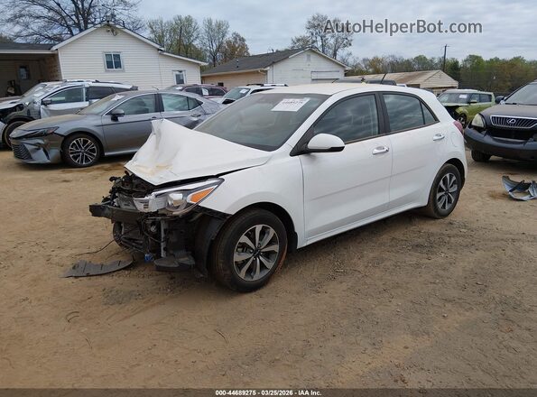3KPA25AD9PE558654 2023 KIA RIO 5-DOOR White Przód lewy