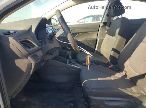 3KPC24A30KE071684 2019 HYUNDAI ACCENT White Вид салону спереду