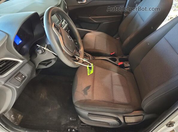 3KPC24A60ME144324 2021 HYUNDAI ACCENT Silver Սալոնի դիմացի տեսք