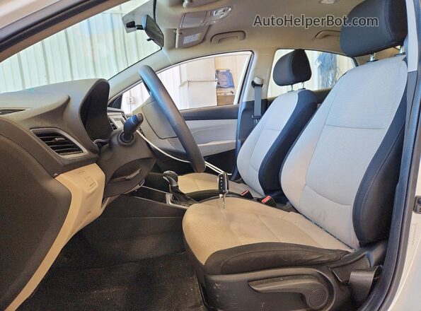 3KPC24A65ME134629 2021 HYUNDAI ACCENT White Вид салону спереду