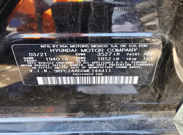 3KPC24A66ME144411 2021 HYUNDAI ACCENT Black Widok komory silnika