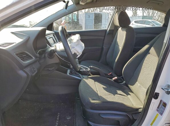 3KPC24A67ME136074 2021 HYUNDAI ACCENT White Widok wnętrza z przodu