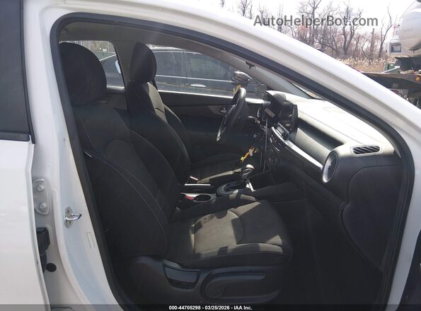 3KPF24AD0KE110800 2019 KIA FORTE White Vista interior delantera