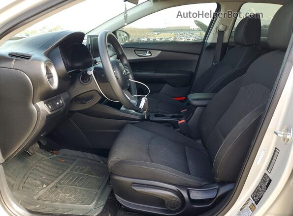 3KPF24AD0LE143510 2020 KIA FORTE Silver Front interior view