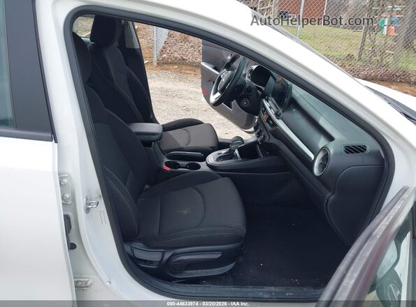 3KPF24AD1ME279100 2021 KIA FORTE Белый Вид салона спереди
