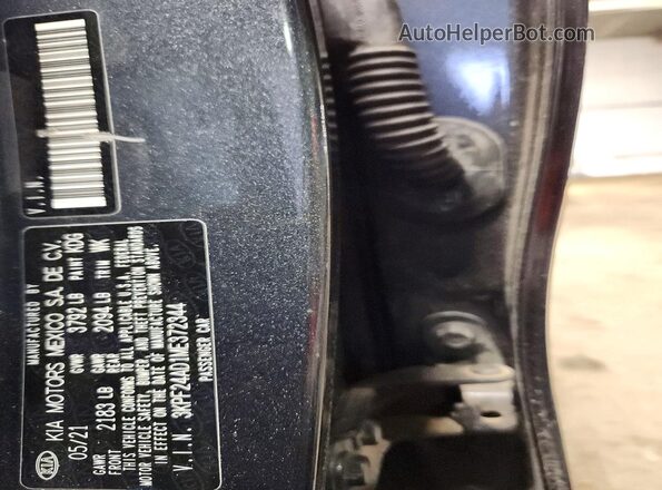 3KPF24AD1ME372344 2021 KIA FORTE Black Vista del compartimento del motor