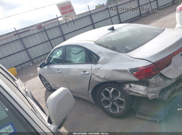 3KPF24AD2ME331933 2021 KIA FORTE Silver Սալոնի 360 աստիճան տեսք