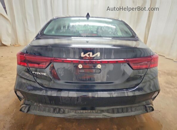 3KPF24AD4RE733783 2024 KIA FORTE Black Widok z tyłu
