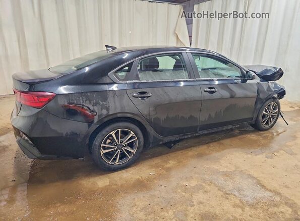 3KPF24AD4RE733783 2024 KIA FORTE Black Tył prawy
