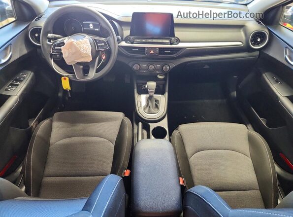 3KPF24AD4RE733783 2024 KIA FORTE Black Widok deski rozdzielczej