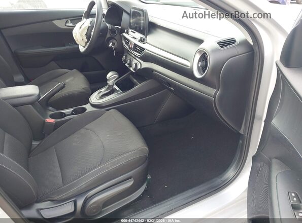 3KPF24AD5LE212675 2020 KIA FORTE Серебряный Вид салона спереди