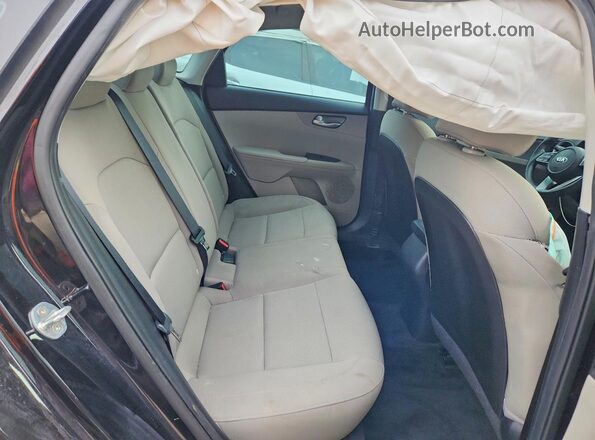 3KPF24AD5ME289239 2021 KIA FORTE Gray Rear seats view