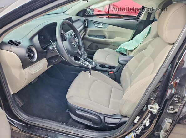 3KPF24AD5ME289239 2021 KIA FORTE Gray Front interior view