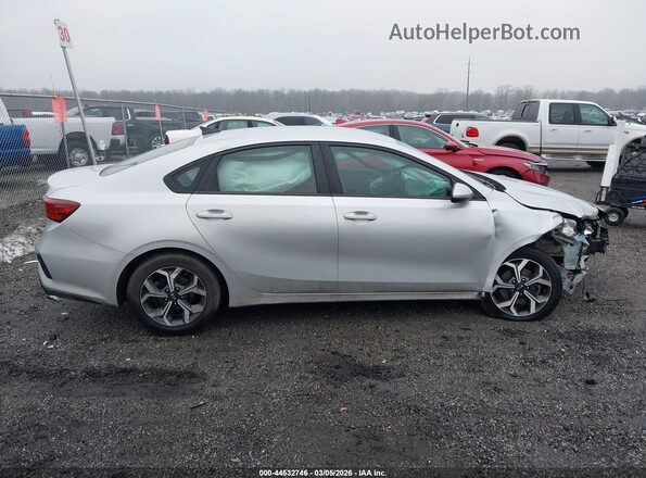 3KPF24AD6ME327755 2021 KIA FORTE Silver Вид задньої частини салону