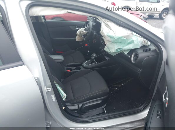 3KPF24AD6ME327755 2021 KIA FORTE Silver Вид салону спереду