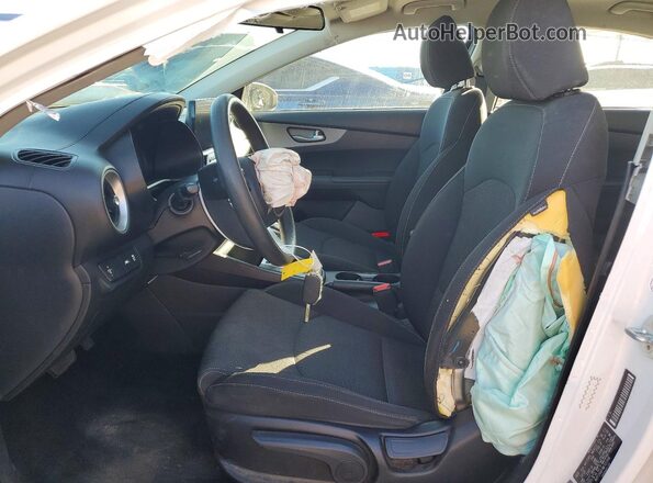3KPF24AD7ME322998 2021 KIA FORTE White Սալոնի դիմացի տեսք