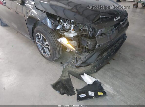 3KPF24AD7PE567773 2023 KIA FORTE Gray 