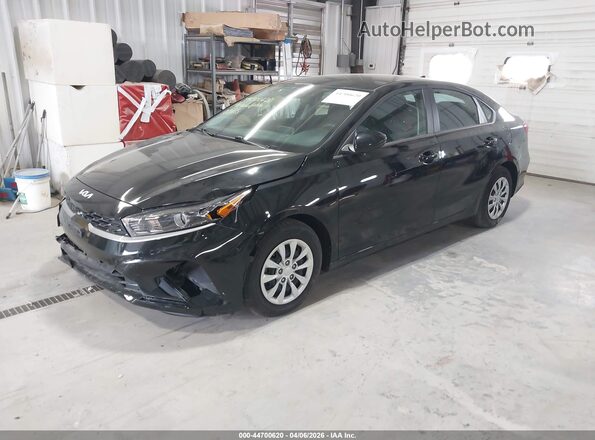 3KPF24AD8RE694941 2024 KIA FORTE Black წინა მარცხენა ხედი სამი მეოთხედიდან