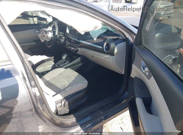 3KPF24AD9PE678521 2023 KIA FORTE Gray Widok wnętrza z przodu