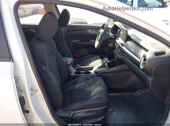 3KPF24ADXME295425 2021 KIA FORTE White Widok wnętrza z przodu
