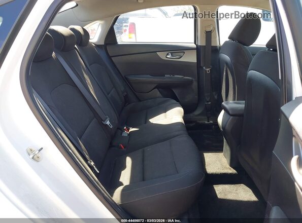 3KPF24ADXME295425 2021 KIA FORTE White Widok naklejki z numerem VIN