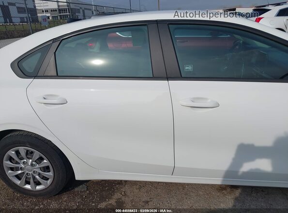 3KPF24ADXME377929 2021 KIA FORTE White Vista interior trasera