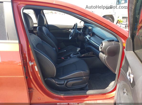 3KPF34AD2ME391983 2021 KIA FORTE Оранжевый Вид салона спереди
