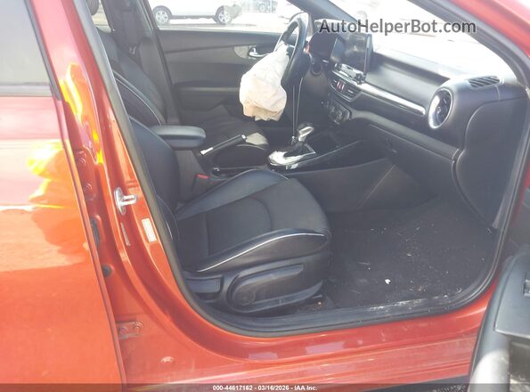 3KPF34AD5ME281557 2021 KIA FORTE Red Vista interior delantera