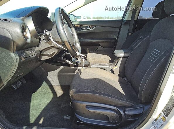 3KPF34AD7KE074116 2019 KIA FORTE Silver 