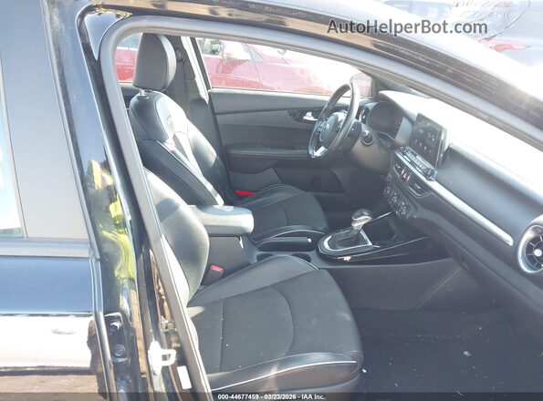 3KPF34AD7ME283228 2021 KIA FORTE Черный Вид салона спереди