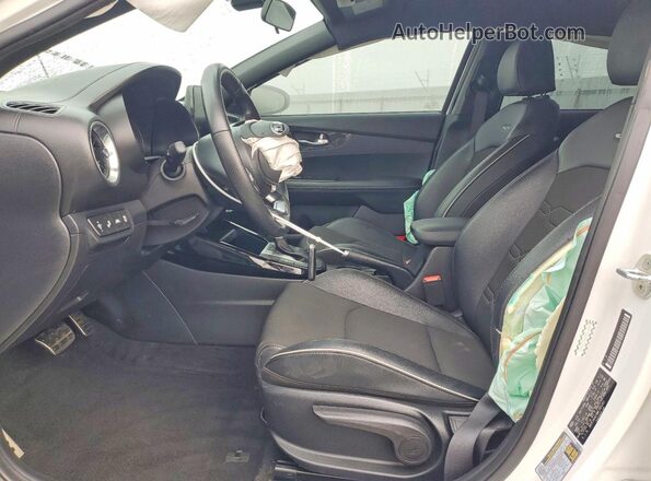 3KPF34AD9ME285241 2021 KIA FORTE White Սալոնի դիմացի տեսք