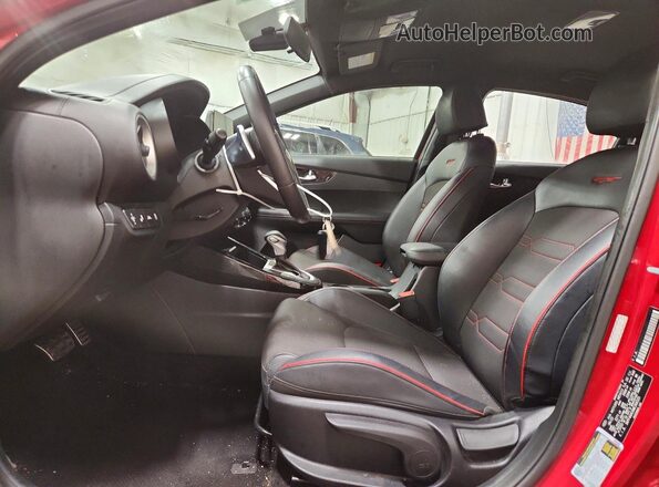 3KPF44AC6ME366525 2021 KIA FORTE Red Widok wnętrza z przodu