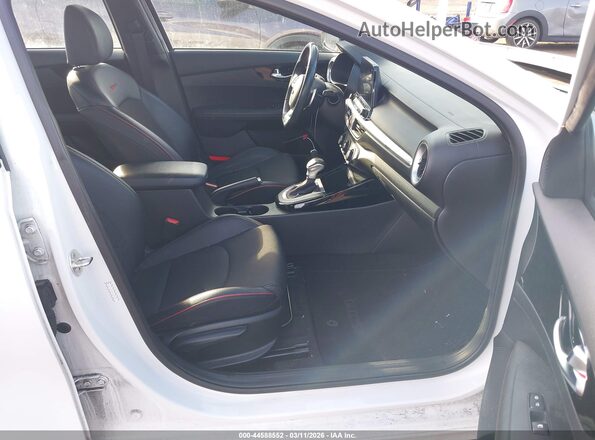 3KPF44ACXME293689 2021 KIA FORTE White Սալոնի դիմացի տեսք