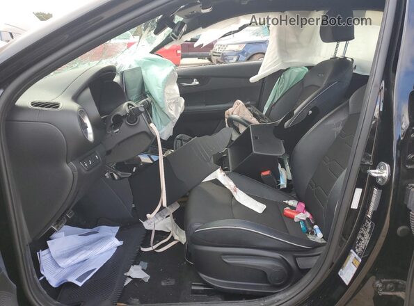 3KPF54AD0PE609434 2023 KIA FORTE Black Вид салону спереду
