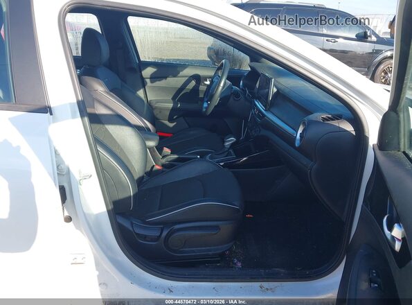 3KPF54AD2PE631418 2023 KIA FORTE White 