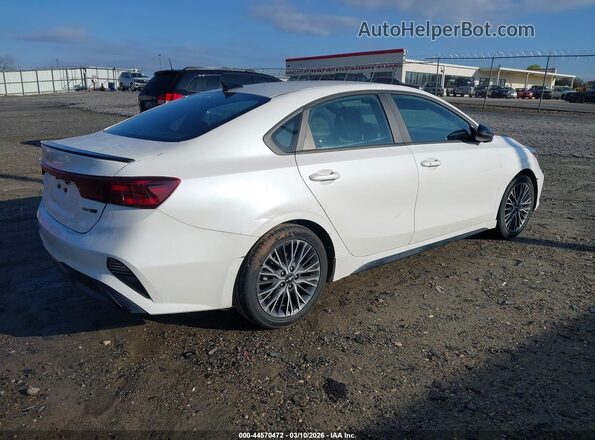 3KPF54AD2PE631418 2023 KIA FORTE White 