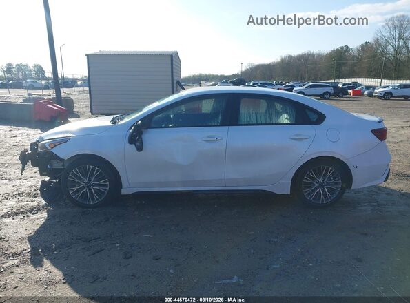 3KPF54AD2PE631418 2023 KIA FORTE White 