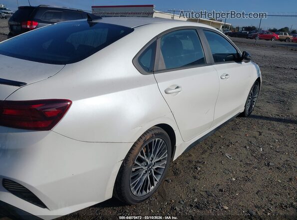 3KPF54AD2PE631418 2023 KIA FORTE White 
