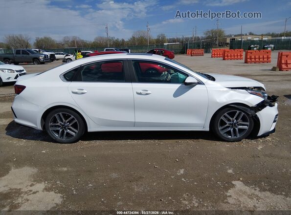 3KPF54AD4ME388223 2021 KIA FORTE White Widok wnętrza z tyłu