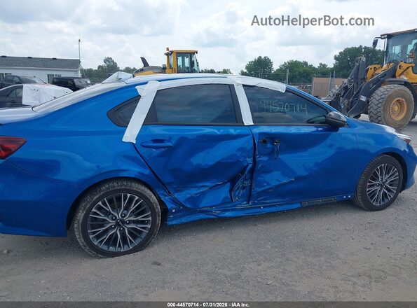 3KPF54AD5PE597572 2023 KIA FORTE Blue Вид задньої частини салону