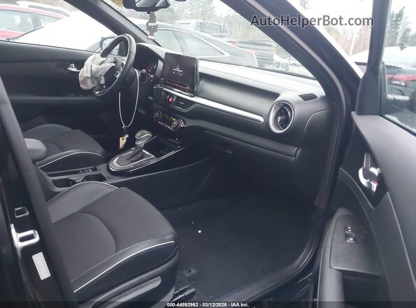 3KPF54ADXPE579813 2023 KIA FORTE Black Вид салону спереду