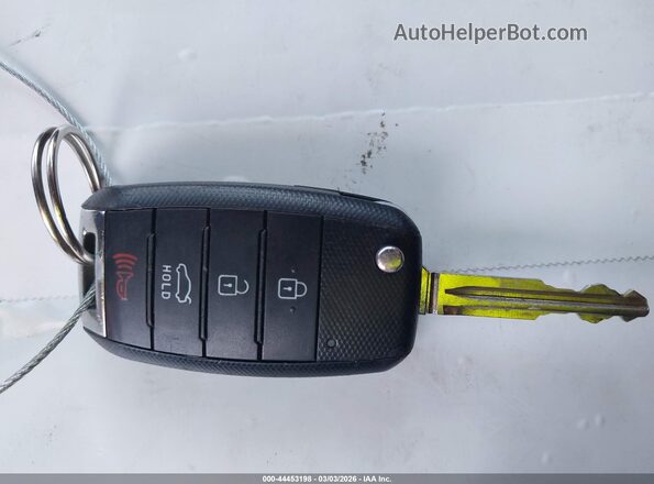 3KPFK4A72HE068083 2017 KIA FORTE Blue წინა პანელის ხედი