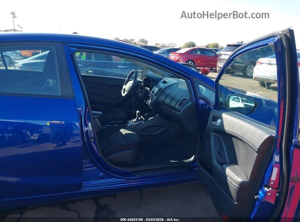 3KPFK4A72HE068083 2017 KIA FORTE Blue წინა სალონის ხედი
